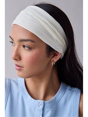 Urban Outfitters Plisse Headband white cream ribbed